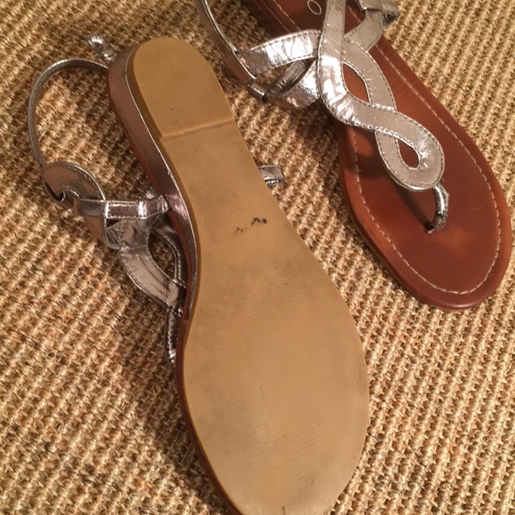 Aldo platinum sandal with 1” heel size 7 - Picture 5 of 8